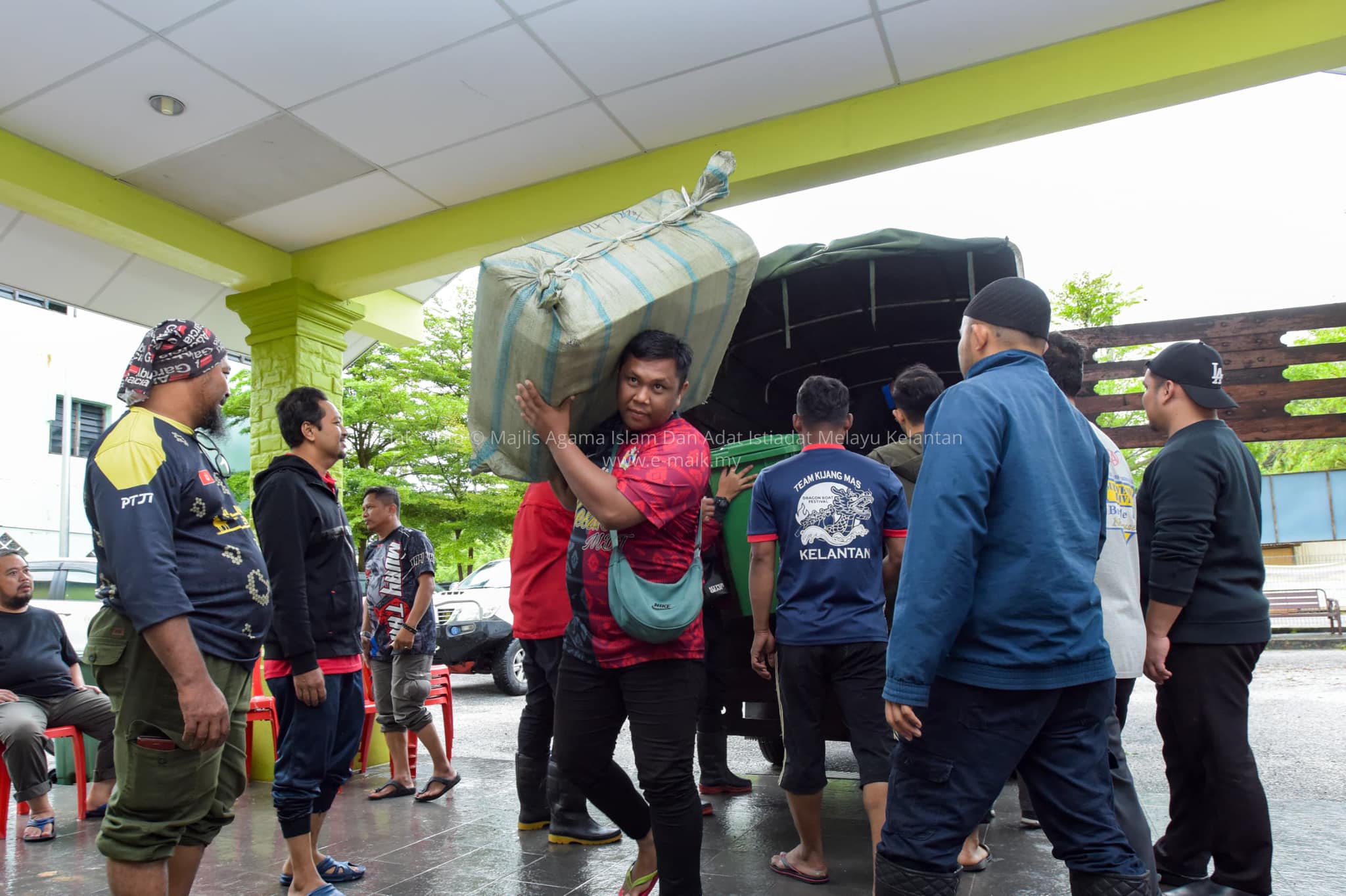 REDAH BANJIR UNTUK HULUR BANTUAN SEGERA KEPADA MANGSA BANJIR DI JAJAHAN TUMPAT