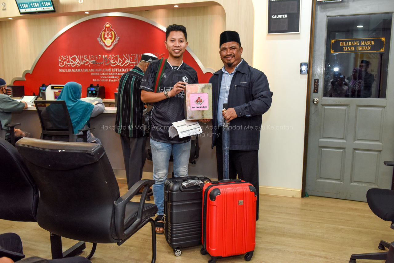 YOUTUBER TERSOHOR SYAHMI SAZLI SELESAI TUNAIKAN ZAKAT